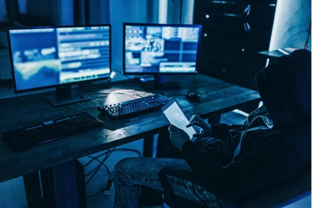 A managed It professional sits at a client's terminal awaiting data to aggregate.