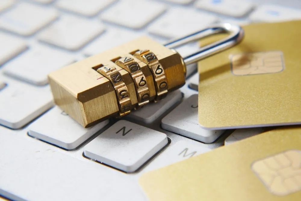 Managed It professionals display the visualization of security with a computer and a lock.